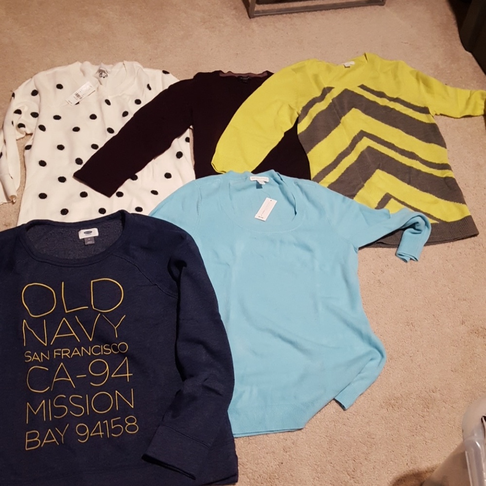 4 Sweaters all M size and 1 Oldnavy Sweatshirt